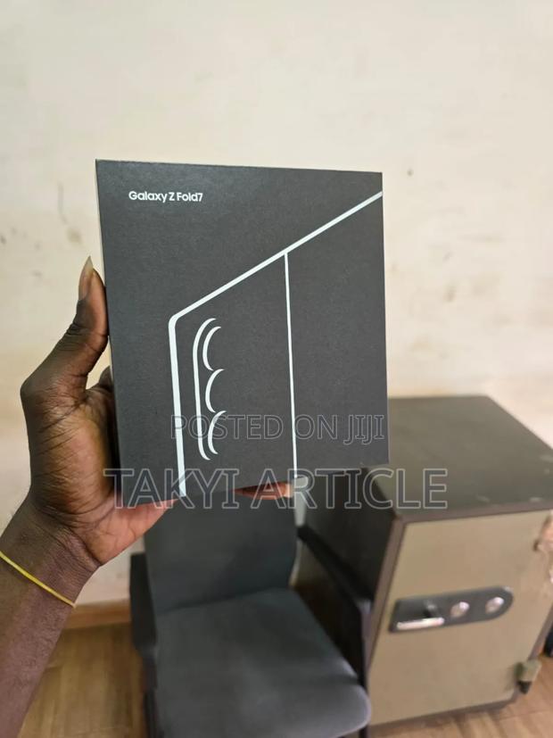 New Samsung Galaxy Z Fold7 256 GB Black · Photo 4