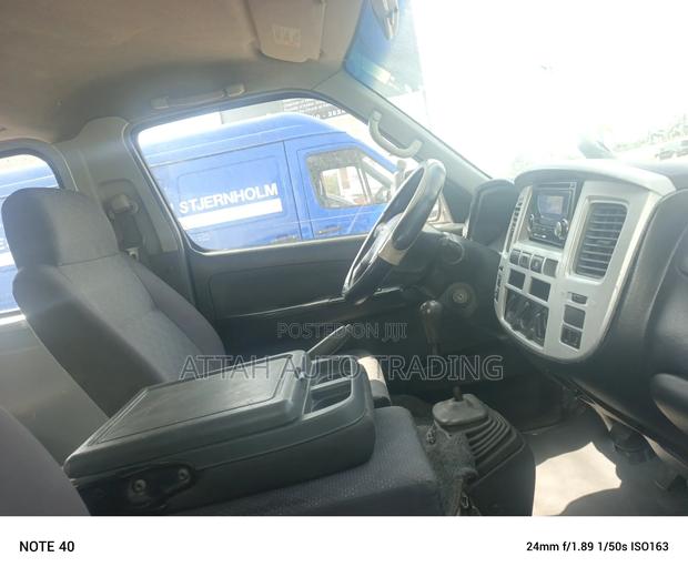 Nissan Caravan (Urvan) 2010 Grey photo 6