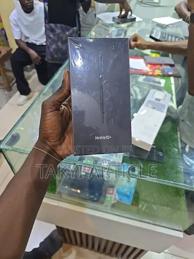 New Samsung Galaxy Note 10 Plus 256 GB Black · Photo 3