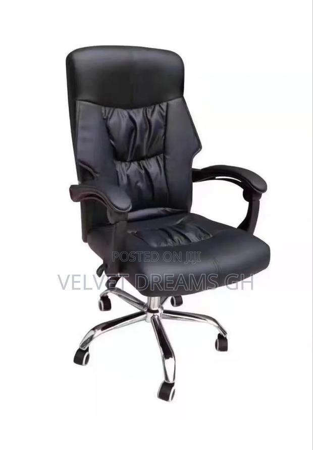 Ergonomic Office Chair – Comfort That Works as Hard as You Do