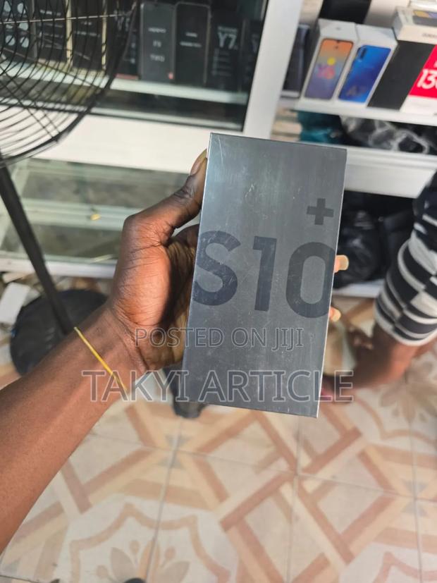 New Samsung Galaxy S10 Plus 128 GB Black · Photo 4