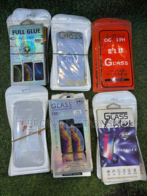 Clear Screen Protectors for All iPhones · Photo 4
