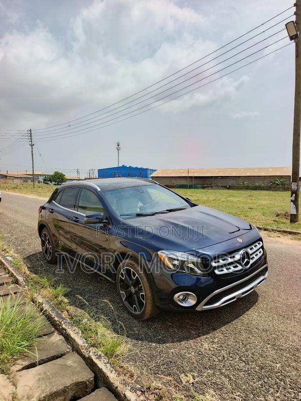 Mercedes-Benz GLA 250 2019 Blue photo 2