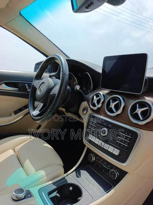 Mercedes-Benz GLA 250 2019 Blue photo 3
