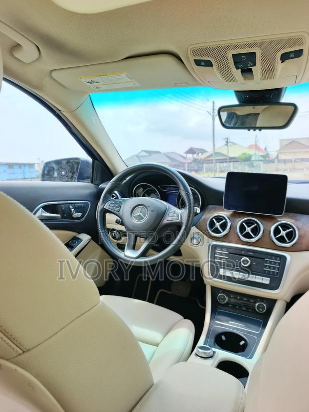 Mercedes-Benz GLA 250 2019 Blue photo 5
