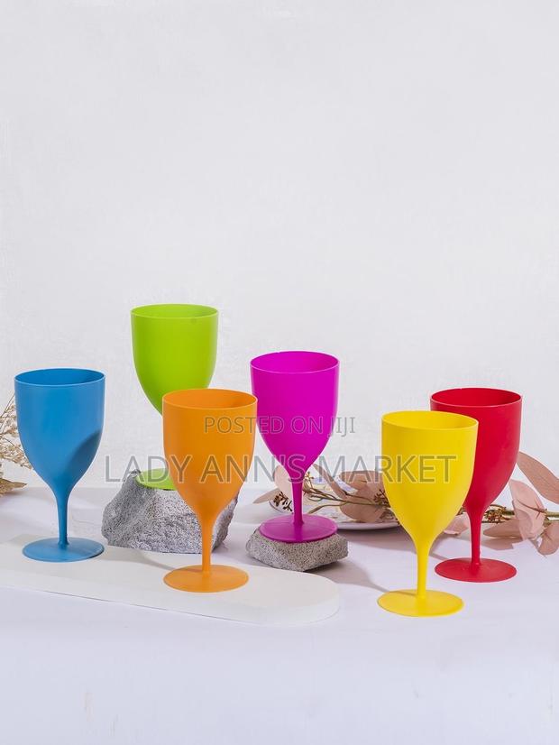 Multicolored Plastic Wine Cups 6pcs photo 2