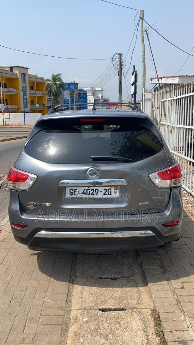 Nissan Pathfinder 2015 Silver photo 9
