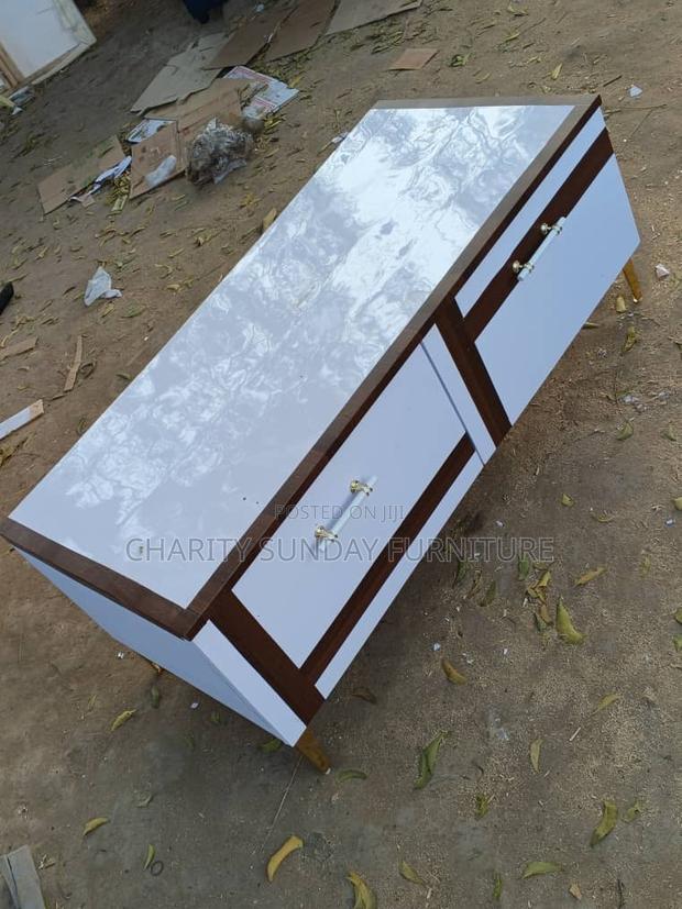 Center Table · Photo 2