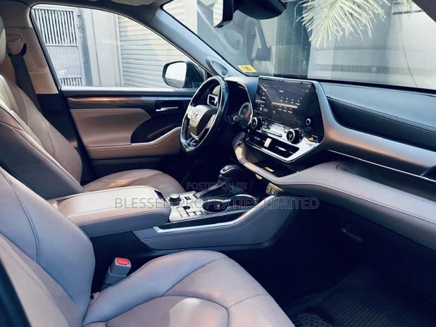 Toyota Highlander XLE AWD 2023 Gray