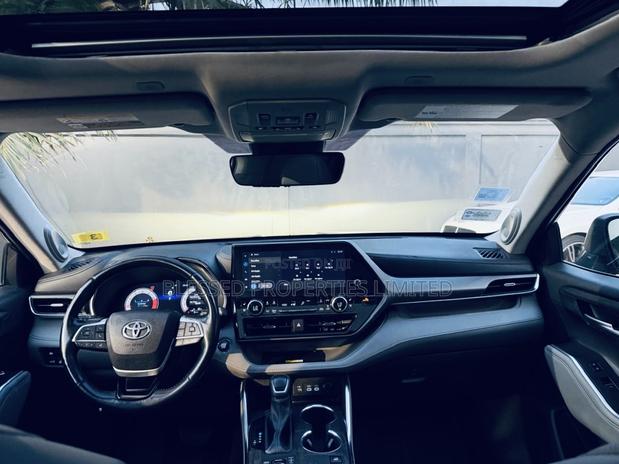 Toyota Highlander XLE AWD 2023 Gray