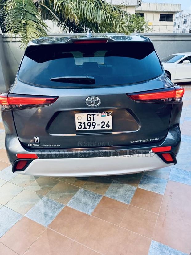 Toyota Highlander XLE AWD 2023 Gray