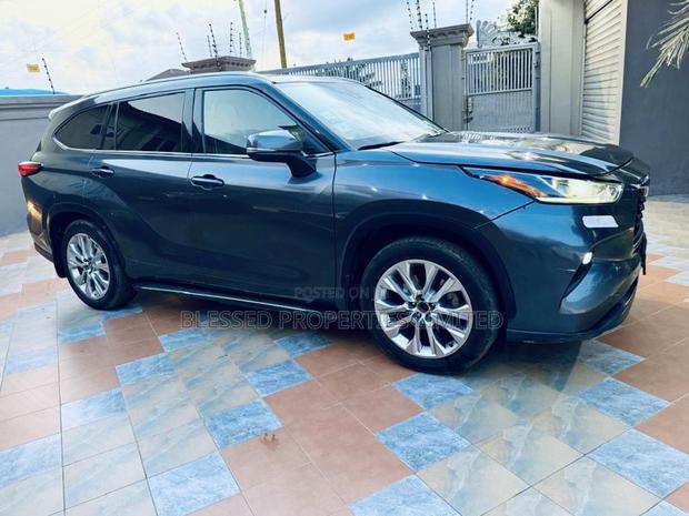 Toyota Highlander XLE AWD 2023 Gray