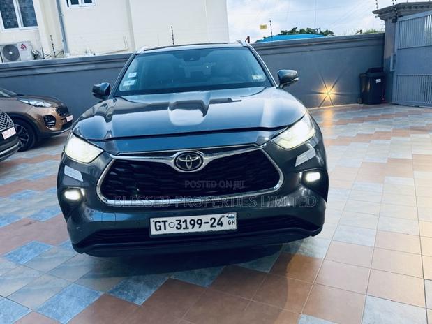 Toyota Highlander XLE AWD 2023 Gray