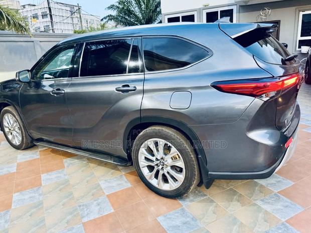 Toyota Highlander XLE AWD 2023 Gray