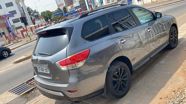 Nissan Pathfinder 2015 Silver photo 7