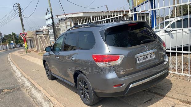 Nissan Pathfinder 2015 Silver photo 4