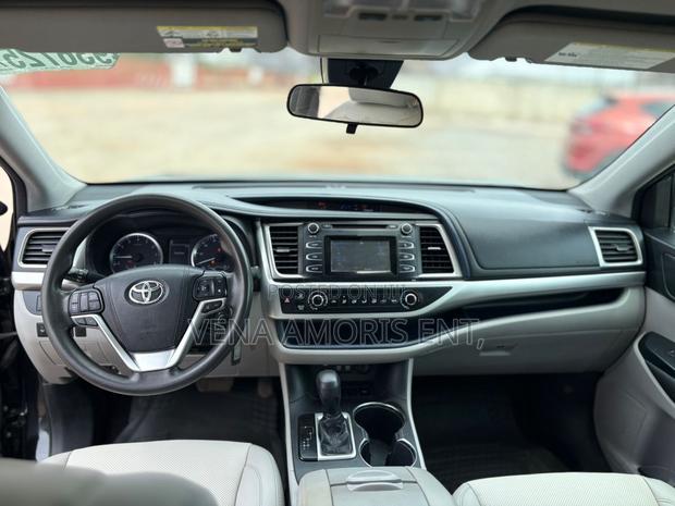 Toyota Highlander LE 4x2 (2.7L 4cyl 6A) 2017 Blue