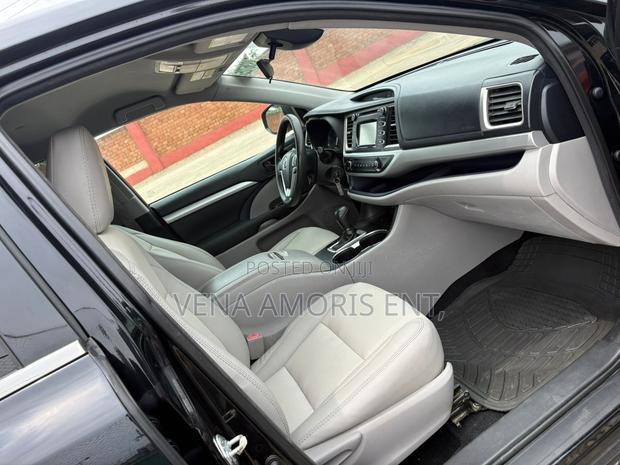 Toyota Highlander LE 4x2 (2.7L 4cyl 6A) 2017 Blue