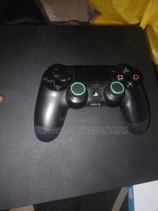 Ps4 Slim With Games · Photo 2