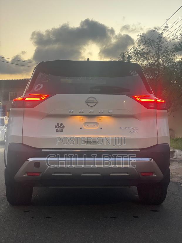 Nissan Rogue Platinum 2023 White photo 8