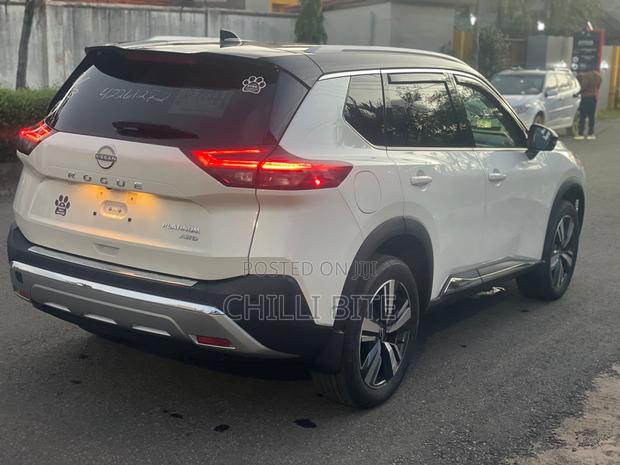Nissan Rogue Platinum 2023 White photo 3