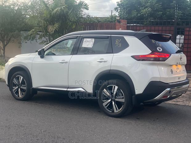 Nissan Rogue Platinum 2023 White photo 7