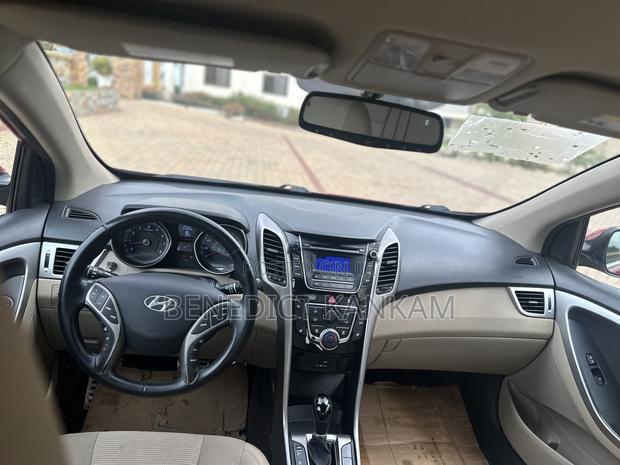 Hyundai Elantra Value Edition Sedan FWD (1.8L 4cyl 6A) 2016 Burgundy