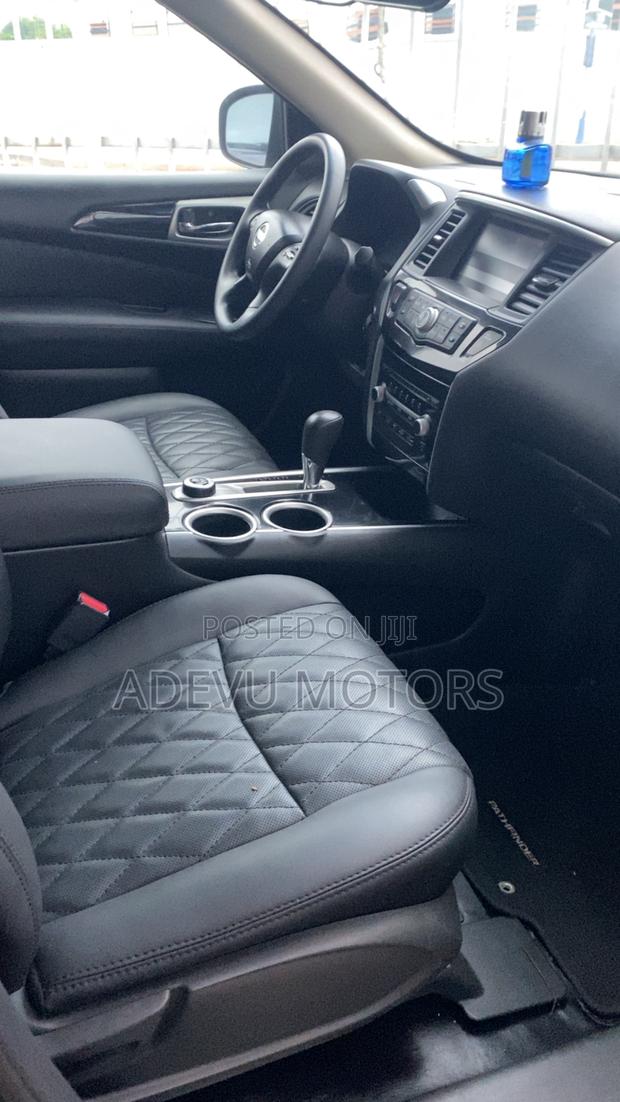 Nissan Pathfinder 2015 Silver photo 3