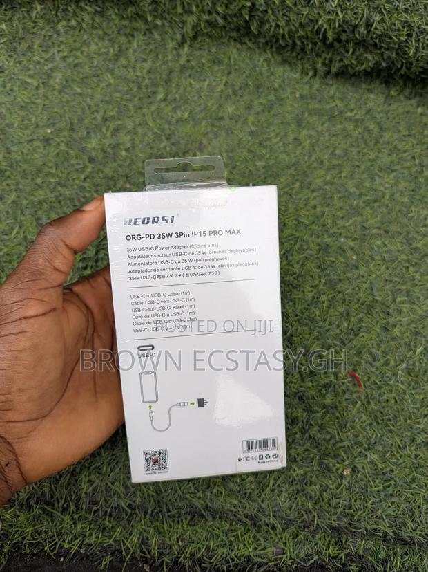 Recrsi C to C 35watts Fast Charger for iPhones · Photo 4