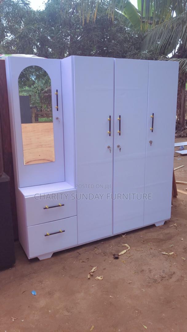 Three Doors With Dresser · Photo 3