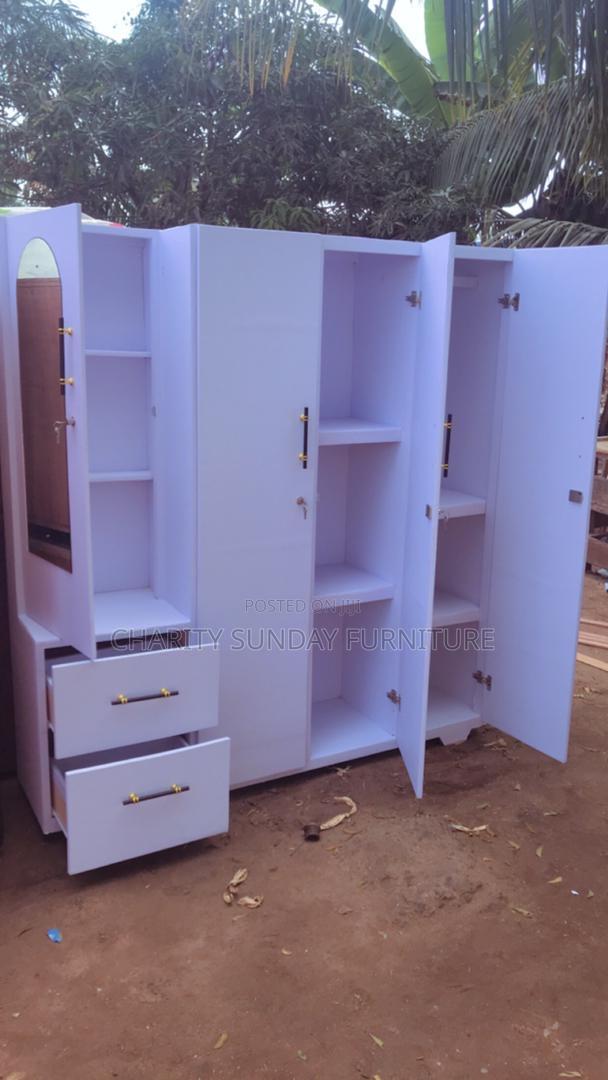 Three Doors With Dresser · Photo 4