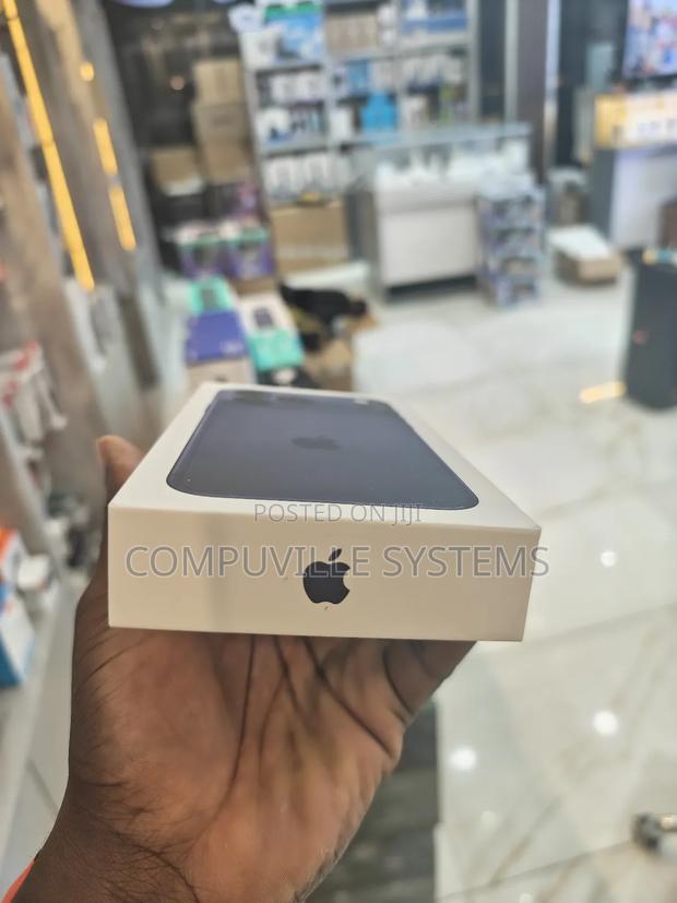 New Apple iPhone 17 Pro Max 256 GB Blue · Photo 2