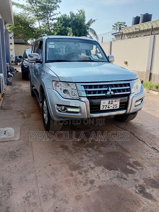 Mitsubishi Pajero 2015 Silver