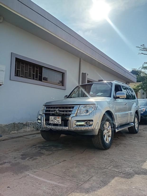 Mitsubishi Pajero 2015 Silver