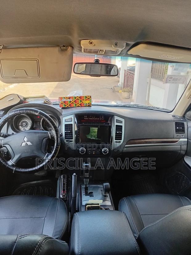 Mitsubishi Pajero 2015 Silver