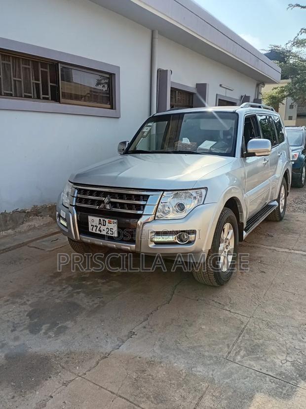Mitsubishi Pajero 2015 Silver