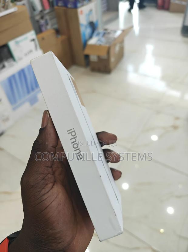 New Apple iPhone Air 512 GB White · Photo 3