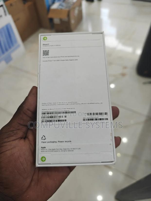 New Apple iPhone 17 512 GB Blue · Photo 3