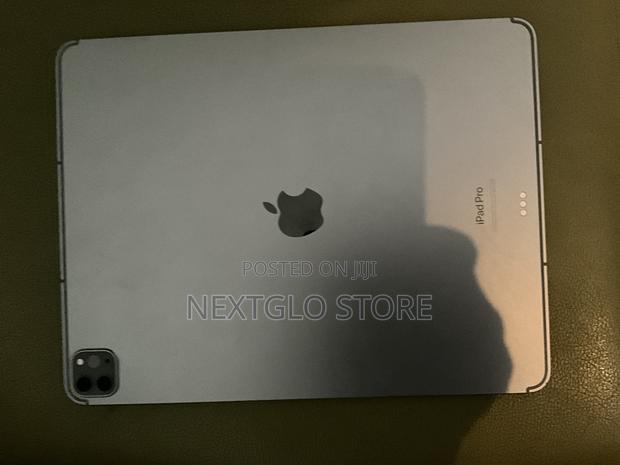 Apple iPad Pro 12.9 (2022) 2 TB Gray photo 2