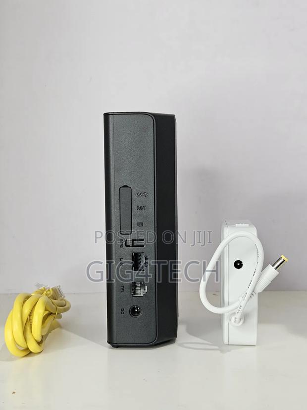 MTN 5g Router X100m Pro Universal Router and Ups · Photo 4