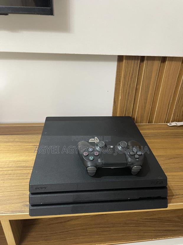 Playstation 4 Pro photo 3