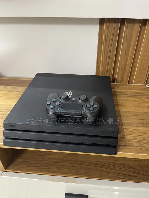 Playstation 4 Pro photo 2