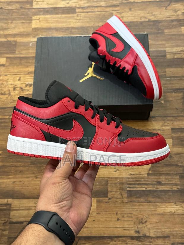Reverse Bred Nike Air Jordan 1 photo 2
