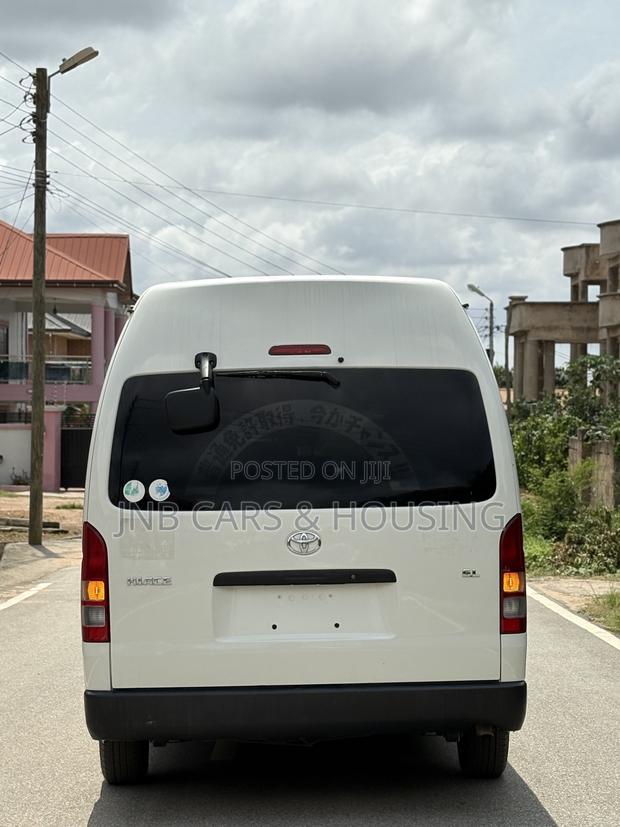 Toyota Grand HiAce 2012 White
