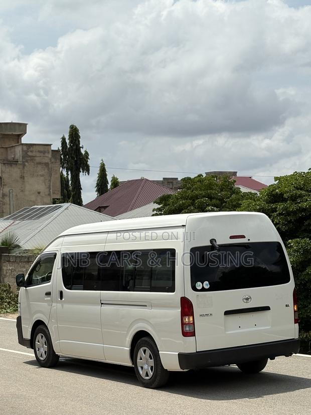 Toyota Grand HiAce 2012 White