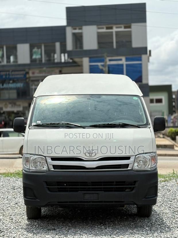Toyota HiAce 2012 White