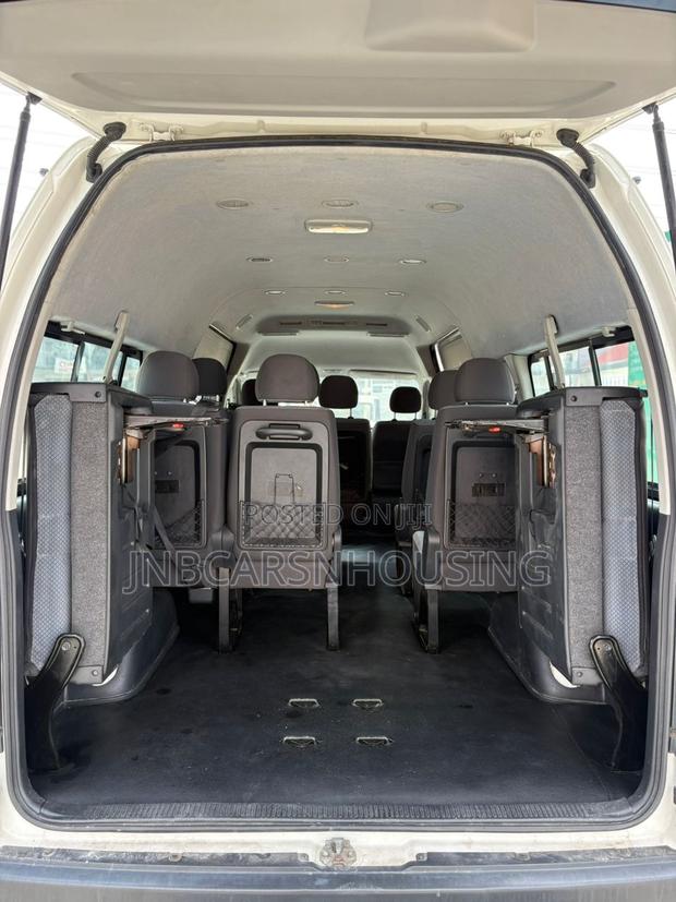 Toyota HiAce 2012 White photo 7