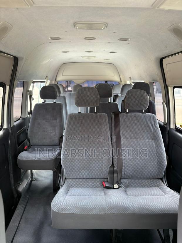 Toyota HiAce 2012 White photo 5