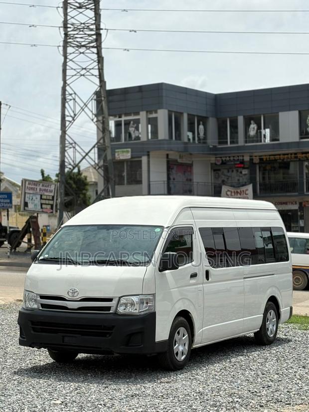 Toyota HiAce 2012 White photo 8