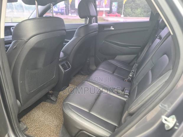 Hyundai Tucson 2017 Gray photo 8